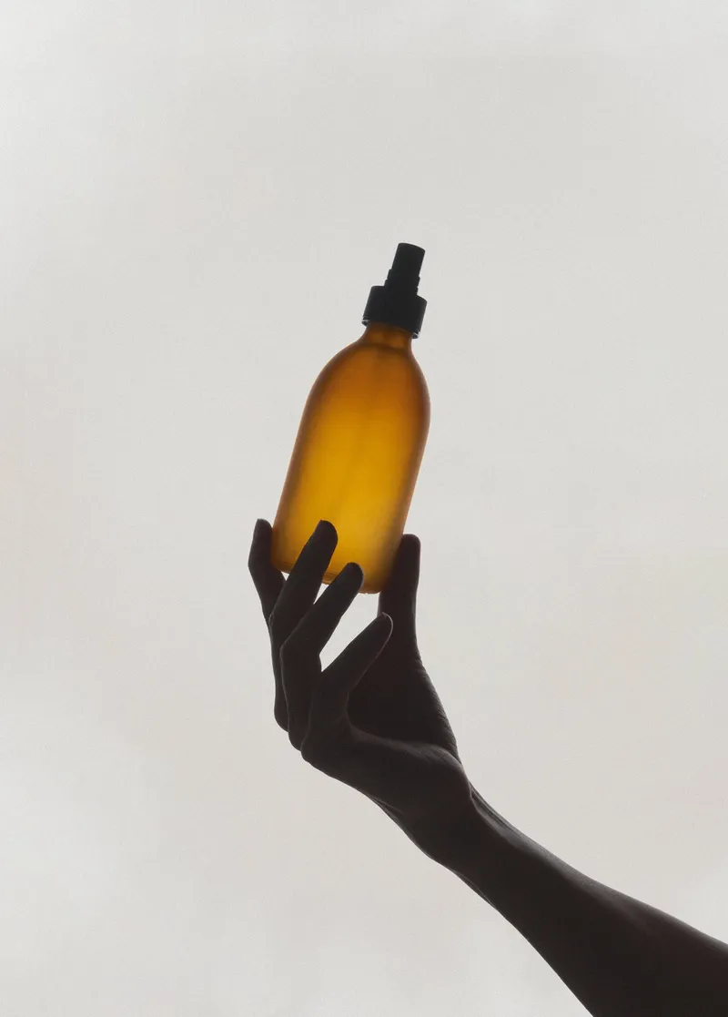 Kuishi Kuishi Frosted Amber Zerstäuberspray – Produktbild 1 von 2