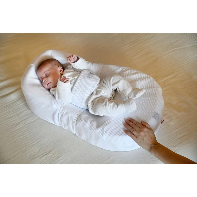 Red Castle Red Castle Bundle Kuschelnest Cocoonababy inkl. Spannbetttuch, Weiss, – Produktbild 2 von 3