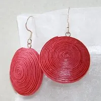 Sundara Sundara Ohrringe "Ambikha" aus handgeschöpftem Recycling Baumwollpapier, Rot, – Produktbild 1 von 1
