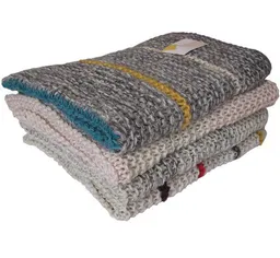 ingegerd ingegerd Handgestrickte Babydecke in grau mit bunten Streifen – Produktbild 1 von 1