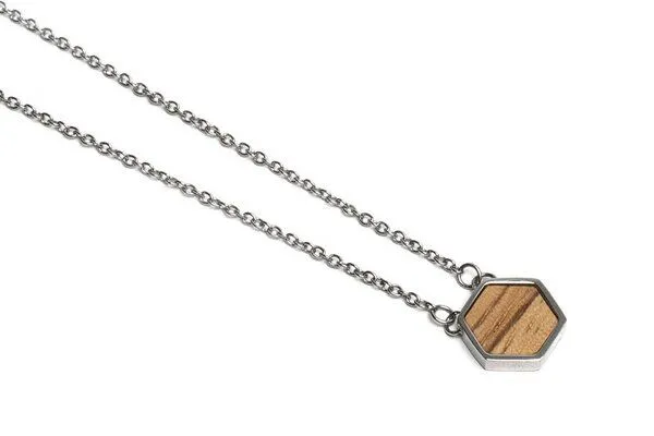 BeWooden BeWooden Kette mit Anhänger in Hexagon Form mit Holzdetail, Lini, – Produktbild 2 von 4