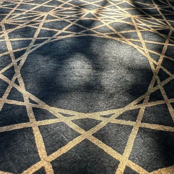 Veskor Cassiopeia Veskor Cassiopeia PENTELLATED 6-SIMPLEX Heilige Geometrie Linoldruck | 40 × 40 cm | Gold auf Schwarz – Produktbild 4 von 4