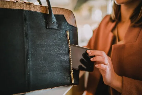 Bag Affair Bag Affair Savvy Kork Business-Handtasche – Produktbild 3 von 4