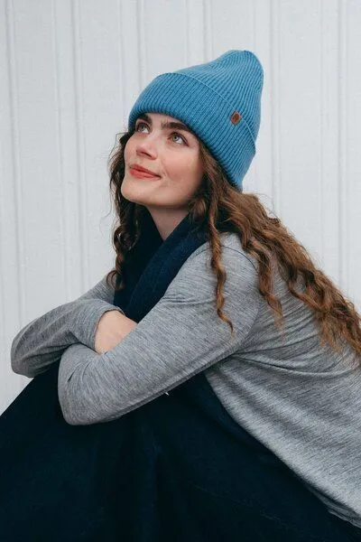 Kopyto Kopyto ANTILOPE - Mütze mit hohem Rippstrickbund aus plüschiger 100% Merinowolle RWS-zertifiziert, Hellblau, – Produktbild 1 von 5