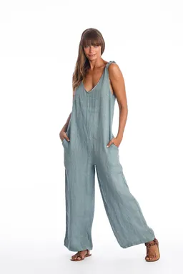 RAVENS VIEW IBIZA RAVENS VIEW IBIZA Damen vegan Leinen Jumpsuit Menorca Chinois Grün – Produktbild 1 von 1