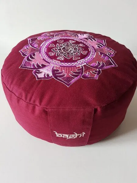 BAGHI BAGHI Meditationskissen rund mit OM Mandala Bestickung, Bordeaux, – Produktbild 2 von 4