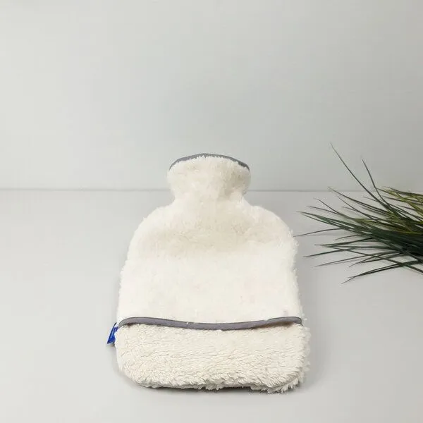 Flosinn Flosinn Kuschelige Wärmflaschen aus Bio-Teddyplüsch. Wärmflaschenbezug und Wärmflasche. Verschiedene Farben, Teddy mit grau, – Produktbild 4 von 4