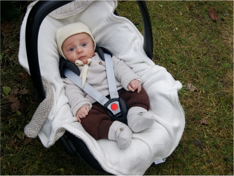 HANS NATUR HANS NATUR Einschlagdecke Babyschale Bio-Baumwolle Maße 75 x 75 cm, Braun, – Produktbild 2 von 2