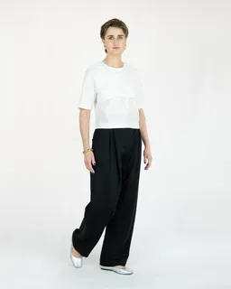 keijn keijn Hose NEUTH - Zeitlose Bundfaltenhose aus tiefschwarzem Twill – Produktbild 1 von 1