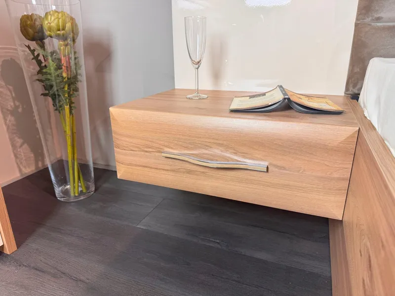 OTTO home Nachtkonsole Gala, beige hochglänzend UV lackiert und melaminbeschichtet, kratzfest (Schublade mit Soft-Close-Funktion, 56x47x100cm (BxTxH), mit Beleuchtung,wahlweise rechte oder linke Bedienung,FSC-zertifiziert, Beige|weiß, – Produktbild 4 von 5