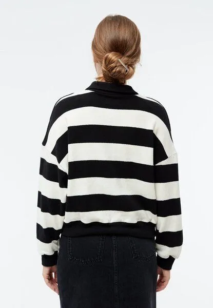 Givn Berlin Givn Berlin Gestreifter Sweater GBRESA aus recycelter Baumwolle mit Kragen, Off white / black (stripes), – Produktbild 3 von 4