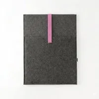 matilda k manufaktur matilda k. manufaktur Minimalistische Laptophülle aus Wollfilz 'max' mit Einsteckfach | für MacBook |Air| Pro 13|14|15|16 Zoll, Dunkelgrau-rosa, – Produktbild 1 von 1