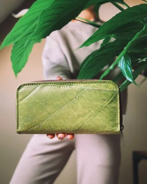 BELEAF BELEAF Großes veganes Portemonnaie "BIG LEAF" aus Blattleder, Soil brown, – Produktbild 1 von 4