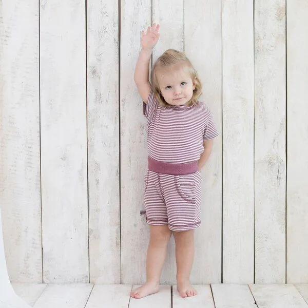 OrganicEra Gestreifte Baby-Shorts 'OrganicEra' aus Bio-Baumwolle, Rot, – Produktbild 2 von 4