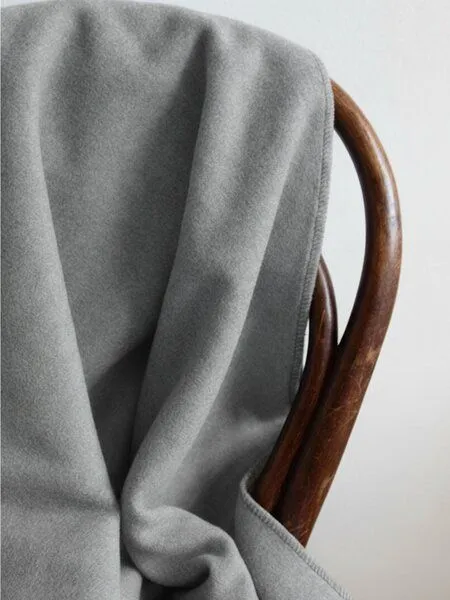 Ecostories Ecostories Biofleece Wohndecken 150 x 200 cm, Anthrazit, – Produktbild 1 von 2