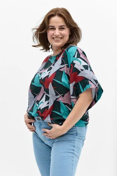 KOKOworld Bluse Wind aus fließender Viskose – weiter eleganter Schnitt mit Kimonoärmeln – exklusiver KOKOworld Print – Fair produziert in Polen, Origami green (mehrfarbig), – Produktbild 2 von 4