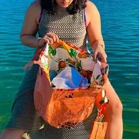 REFISHED fair fashion REFISHED fair fashion Tasche 'SOULMATE WATERPROOF' Limitierte Edition! - upcycelte Fischfuttersäcke, #fish orange-schw/#wp orange, – Produktbild 2 von 4
