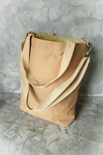 BY COPALA BY COPALA Schultertasche aus Kraftpapier – Produktbild 3 von 4