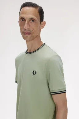 Fred Perry Fred Perry Twin Tipped T-Shirt Grün S23 - Größe S – Produktbild 1 von 1