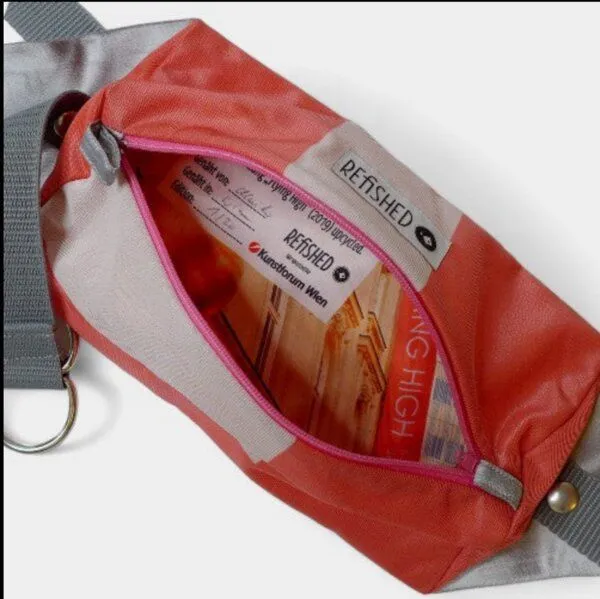 REFISHED fair fashion REFISHED fair fashion Bauchtasche 'BUM BAG' - upcycelte Fahnen, Flying high (flamingo-orange), – Produktbild 2 von 2