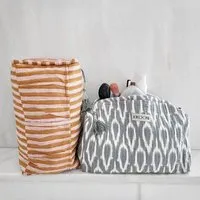 KIKOONI KIKOONI handgefertigte Kosmetiktasche "Positive Grey" – Produktbild 1 von 1