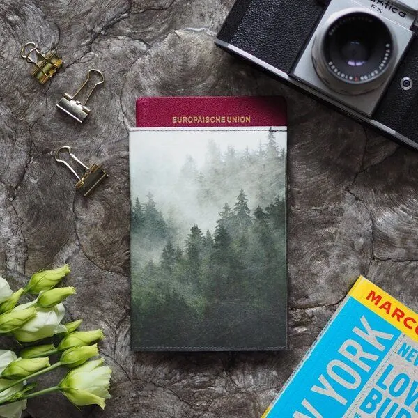 paprcuts paprcuts RFID Reisepasscover, Foggy morning (grün), – Produktbild 3 von 3