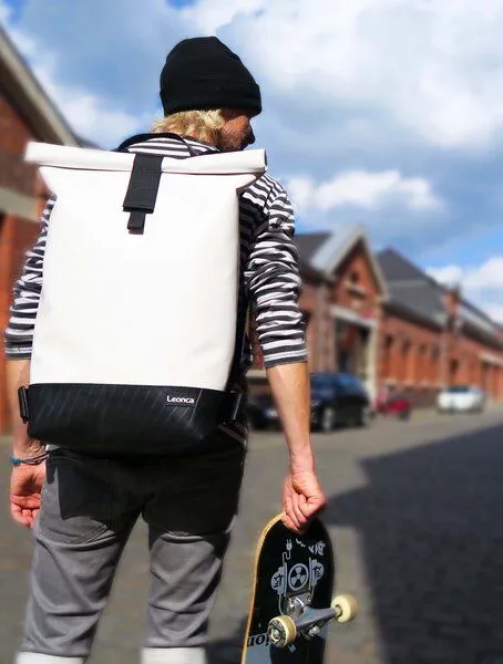 Leonca Leonca Rollrucksack aus LKW-Plane in 11 Farben/3 Größen, Grau, – Produktbild 3 von 3