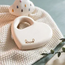 MusikGlück MusikGlück Baby Rasselgreifling ‚Äúherznah‚Äù | Baby Rassel | Holz – Produktbild 1 von 1