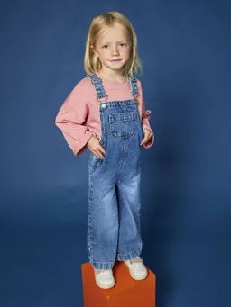 Vertbaudet Mädchen Jeans-Latzhose mit weitem Bein – Produktbild 1 von 1