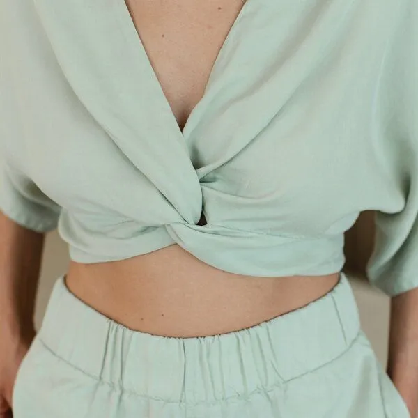 NORDLICHT NORDLICHT Damen Knoten Crop Top Merit aus 100% Tencel, Grün (salbei), – Produktbild 3 von 4