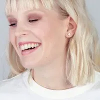ALEXASCHA ALEXASCHA Minimalistische Keramik Ohrstecker, mini | PUREFORM, Weiss, – Produktbild 1 von 1