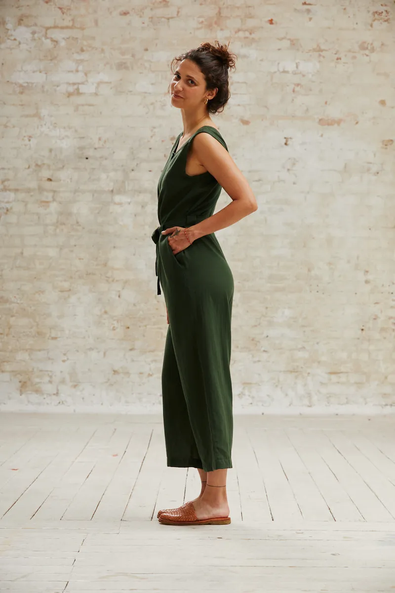 Jyoti - Fair Works Jyoti - Fair Works Damen vegan Jumpsuit Daksha Olivgrün, Dunkelgrün, – Produktbild 1 von 1