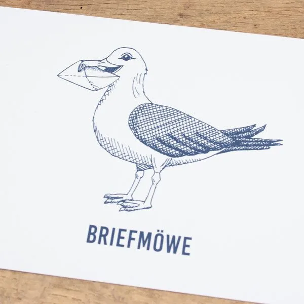 Bow & Hummingbird Bow & Hummingbird Maritime Postkarte "Briefmöwe" aus Recyclingpapier – Produktbild 1 von 2