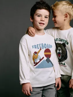 Vertbaudet Shirt mit Bouclé-Applikation Jungen Freeboard – Produktbild 1 von 1