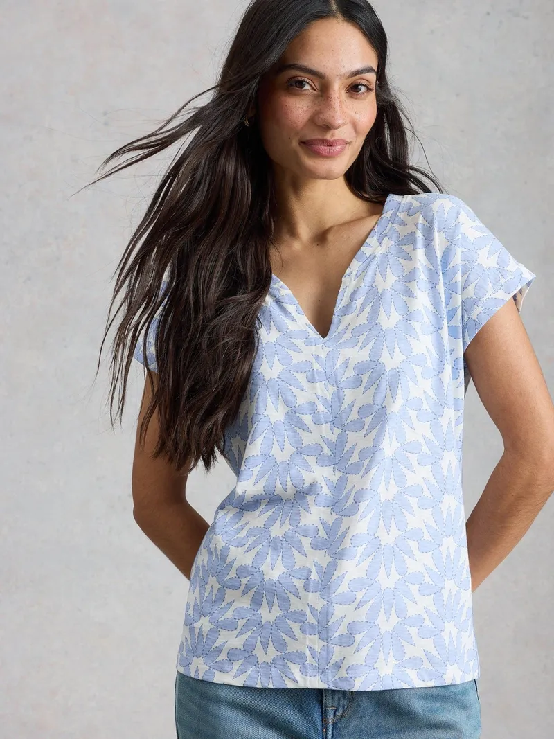 White Stuff T-Shirt Nelly mit Keilausschnitt - 40, Blau print, – Produktbild 3 von 4
