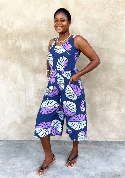 Global Mamas Global Mamas Bio Jumpsuit - Pathways, Monstera purple (lila), – Produktbild 2 von 3