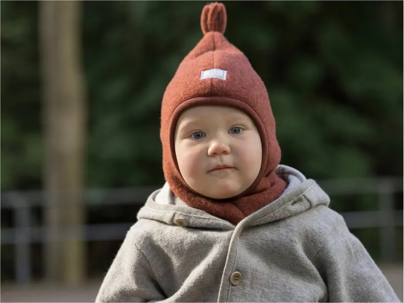 Pickapooh Pickapooh Baby und Kinder Schlupfmütze Mara Bio-Schurwolle Fleece redwood Gr.56, Rot, braun, – Produktbild 2 von 2