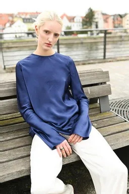 IVA RYCH IVA RYCH Seidenbluse im Schrägschnitt I Deadstock – Produktbild 1 von 1
