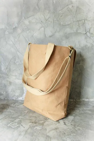 BY COPALA BY COPALA Schultertasche aus Kraftpapier – Produktbild 4 von 4