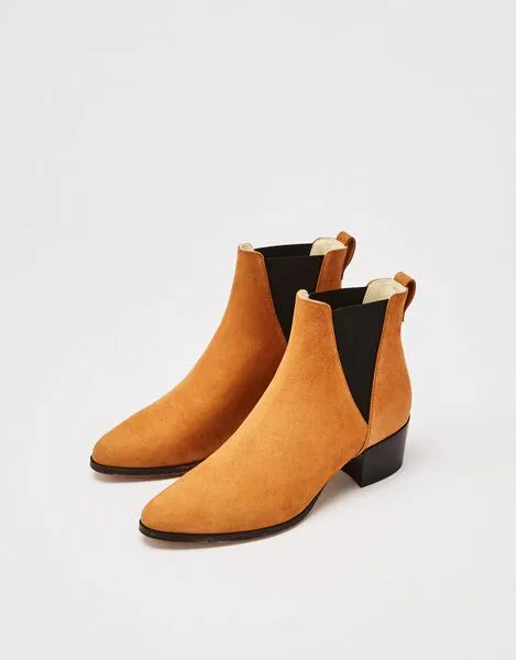 NINE TO FIVE NINE TO FIVE #clota - bequeme Pantolette aus recyceltem Canvas mit Naturlatex-Fussbett und Kork, Warm cognac, – Produktbild 1 von 4