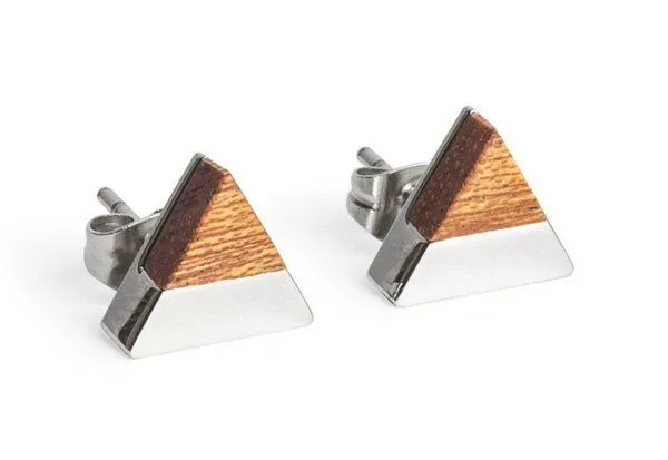 BeWooden BeWooden Dreieckige Ohringe - Holz und Edelstahl Kombination, Red, – Produktbild 1 von 4