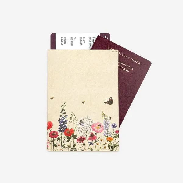 paprcuts paprcuts RFID Reisepasscover, Blumenwiese | lbf koop (beige), – Produktbild 1 von 4