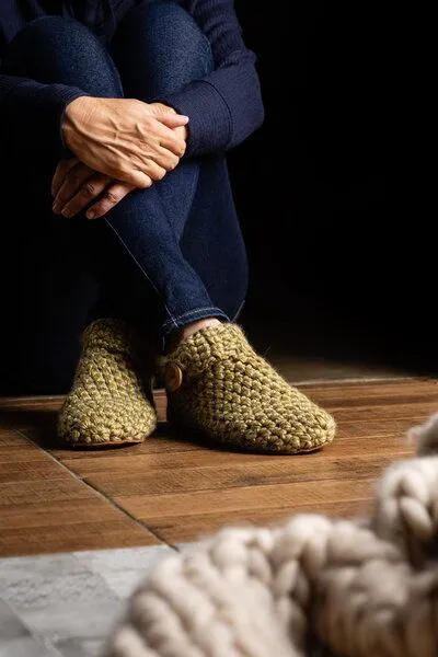 Kingdom of Wow Kingdom of Wow - Handgefertigte Hausschuhe aus Wolle - low top, Winter moss, – Produktbild 2 von 4