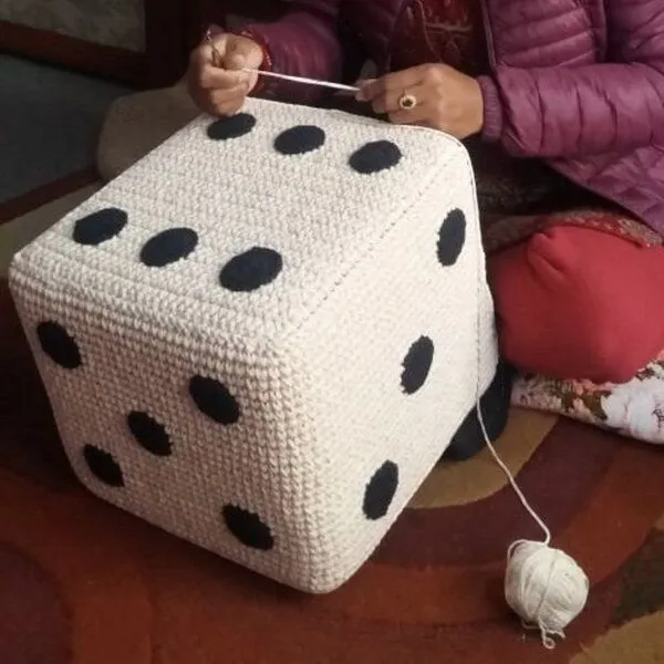 Luna-Leena Luna-Leena Kinder-Würfel-Pouf – Weiß & Schwarz – handgehäkelt aus Baumwolle – Produktbild 3 von 3