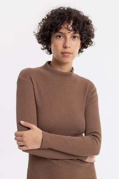 Rotholz Rotholz Mock Neck Kleid aus Rippenstrick, Braun, – Produktbild 2 von 4