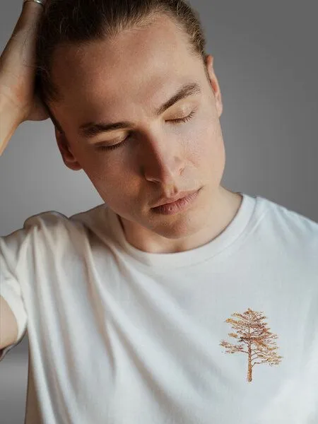 Kultgut Kultgut Biofair- Artdesign Klassik Shirt / Little Tree in Woodoptik, Natur, – Produktbild 1 von 4