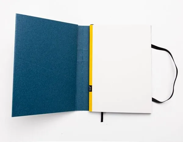 tyyp tyyp Notizbuch A5 Schweizer Broschur – 100% Recyclingpapier, Blau ocean, – Produktbild 2 von 4