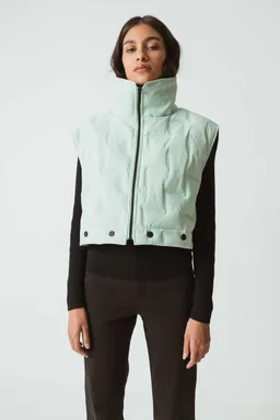 SKFK SKFK Damen vegan Jacke Dione Ärmellos Grün – Produktbild 1 von 1