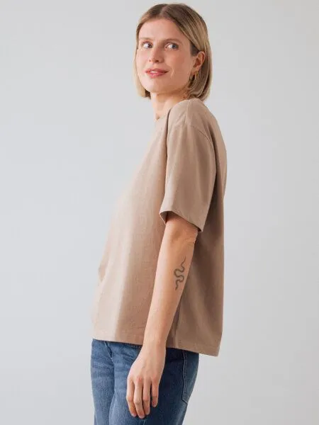 Honest Basics Honest Basics OG Shirt aus Bio- und recycelter Baumwolle, Dune, – Produktbild 3 von 4