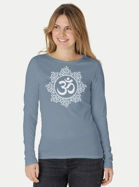 Peaces.bio - handbedruckte Biomode Peaces.bio - handbedruckte Biomode Bio-Damen-Langarmshirt classic OHM, Blaugrau, – Produktbild 3 von 3